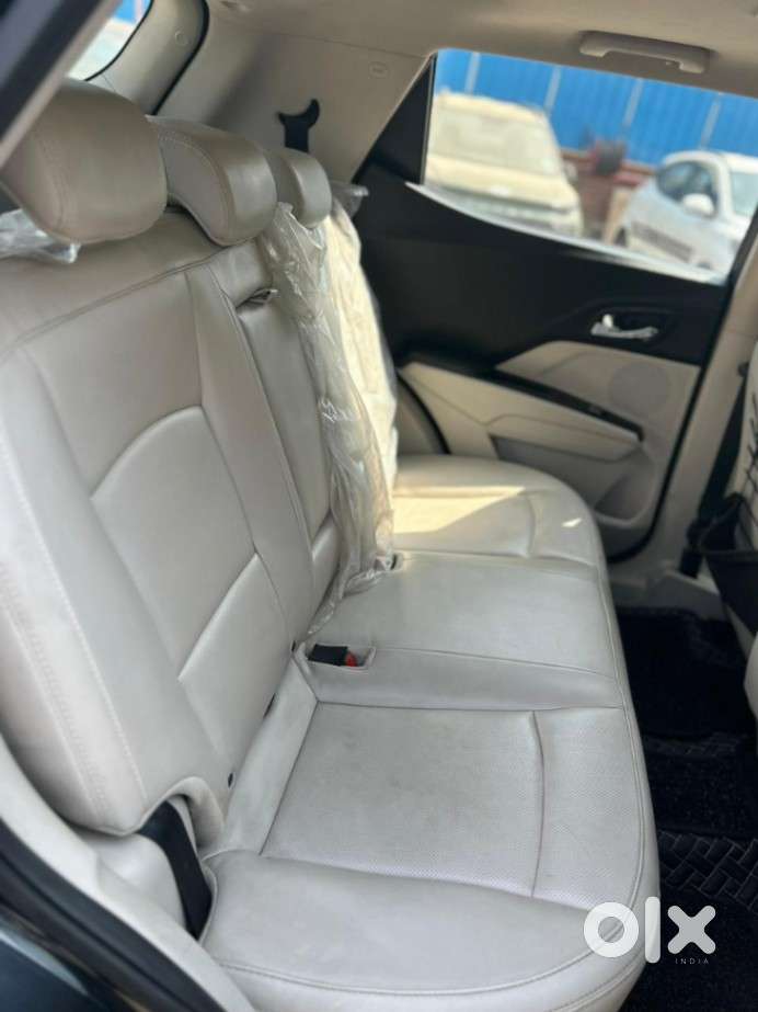 Mahindra Xuv300 W8, 2021, Petrol