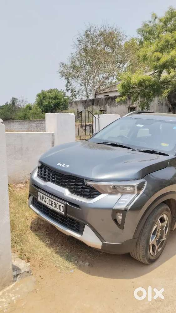 Car In Showroom Track