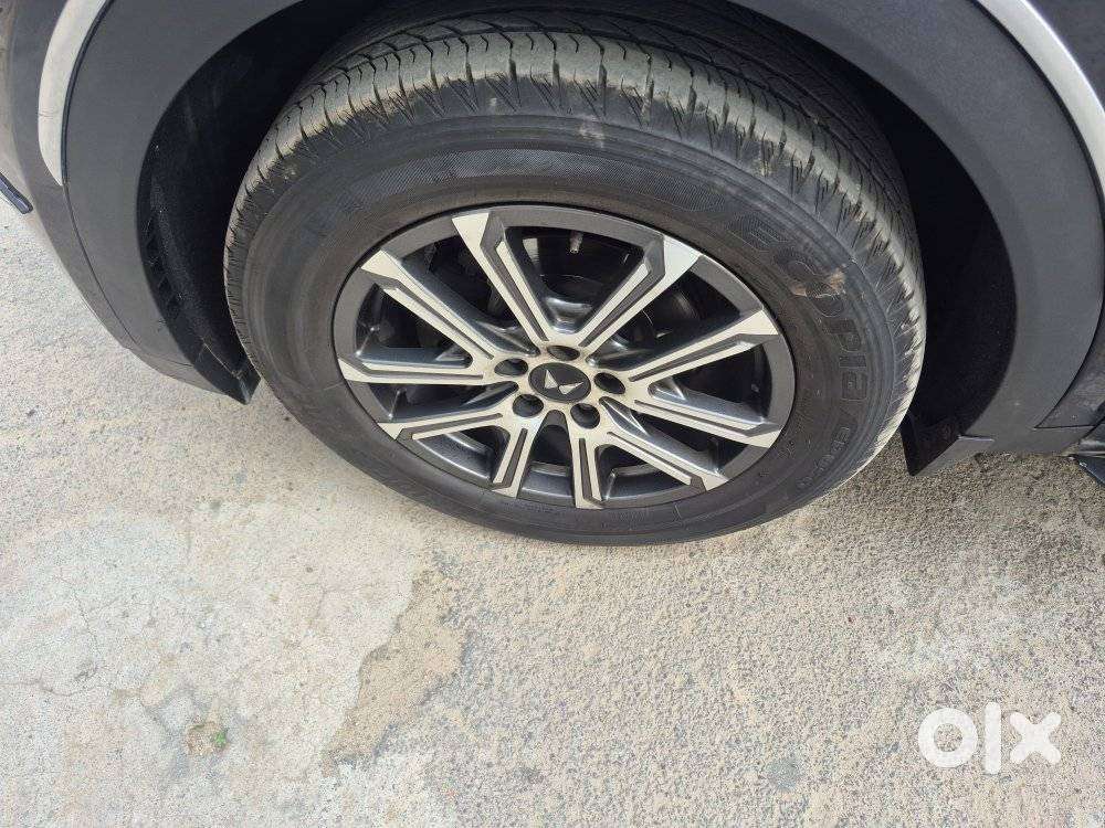 Mahindra Xuv700 2.0 Ax 7 Petrol Mt Str, 2024, Petrol