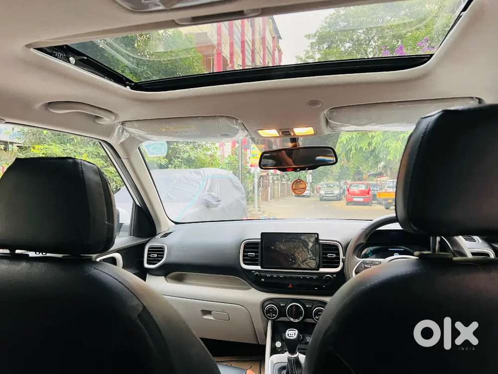 Hyundai Venue 2023 Petrol 6500 Km Driven