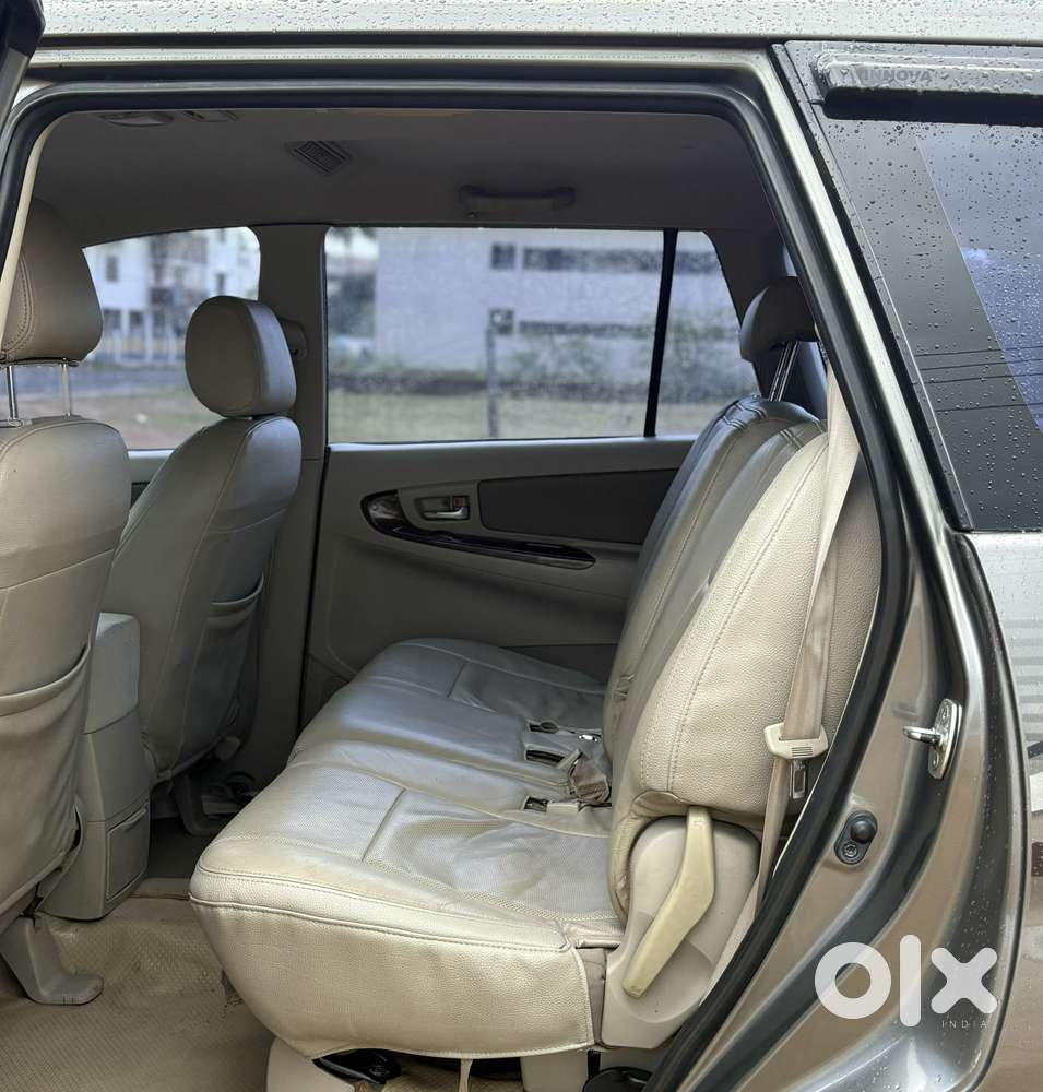 Toyota Innova 2.5 V 8 Str, 2013, Diesel