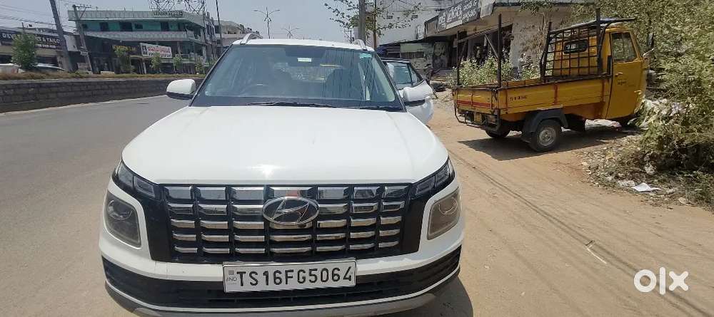 Hyundai Venue [2022]  Single Owner  Only 24k Km  Under Warranty
