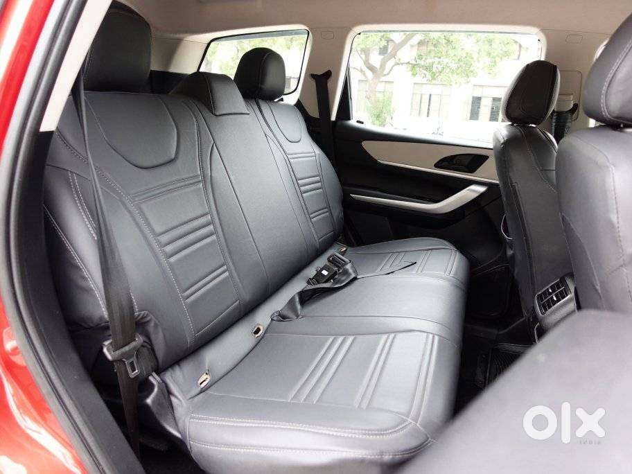 Mahindra Xuv700 2.0 Ax 3 Petrol Mt 5 Str, 2022, Petrol