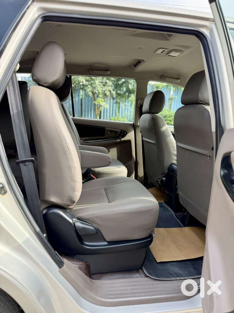 Toyota Innova 2.5 Gx (diesel) 7 Seater Bs Iv, 2015, Diesel