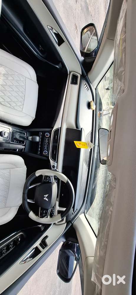 Mahindra Xuv700 2.2 Ax 7 Diesel At Str, 2025, Diesel