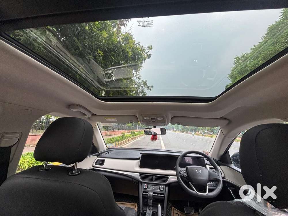 Mahindra Xuv700 2.2 Ax 5 Diesel At Str, 2023, Diesel