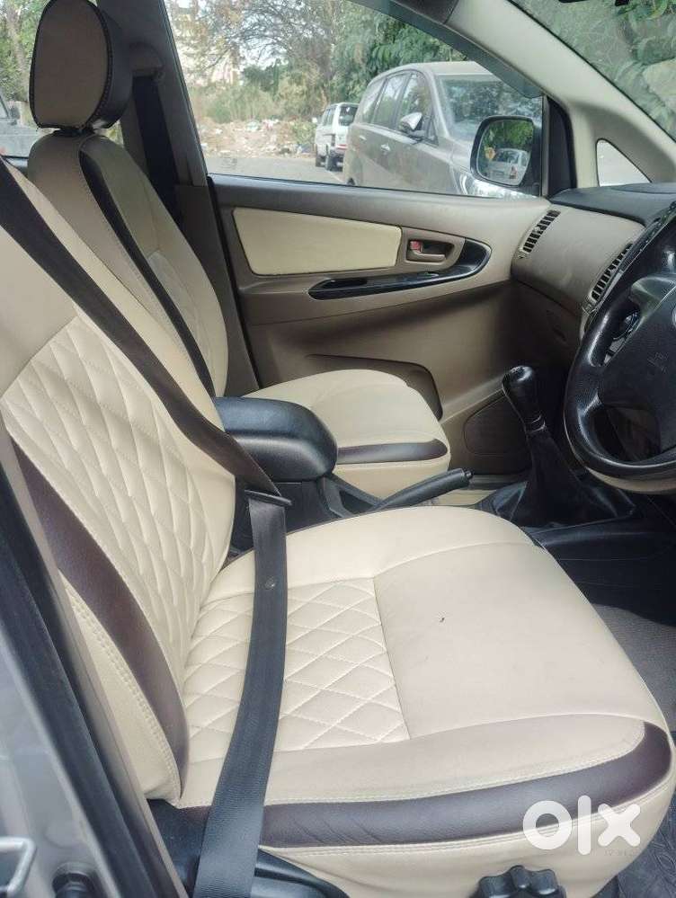 Toyota Innova 2009-2011 2.5 E 7 Str, 2015, Diesel