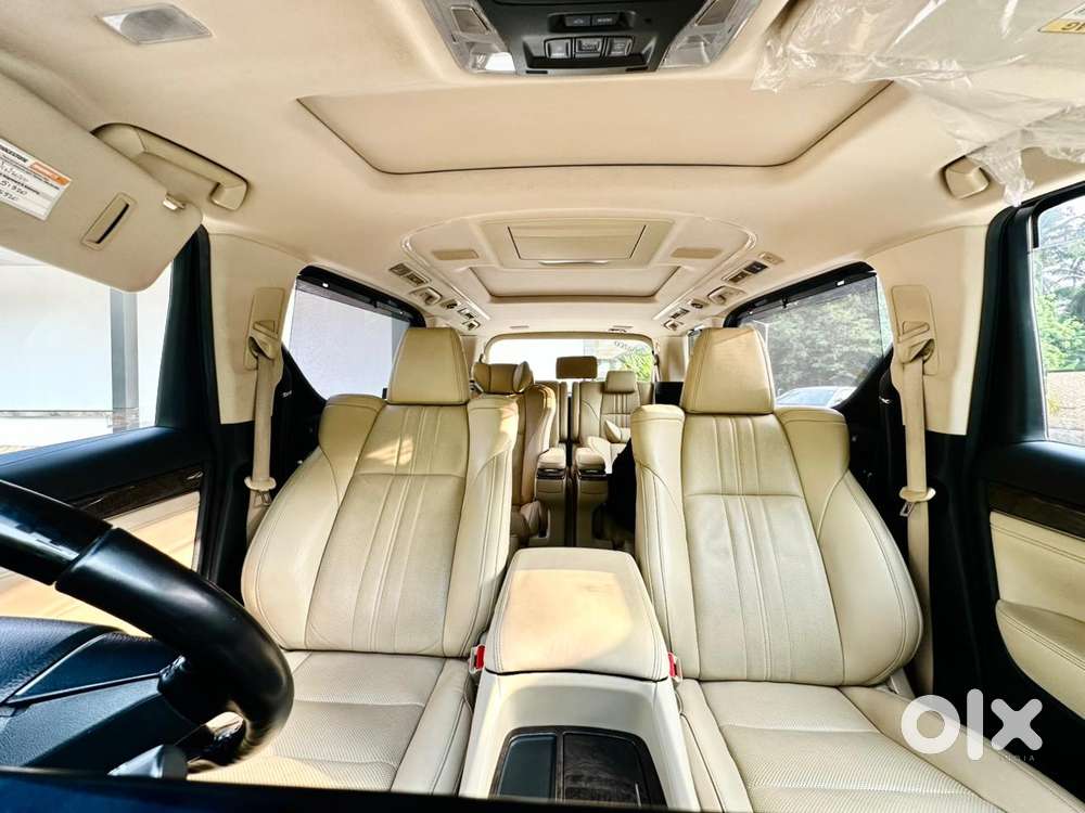 Toyota Vellfire 2.5 Executive Lounge, 2021, Petrol