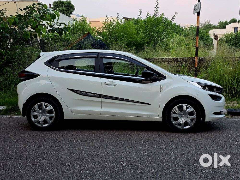 Tata Altroz 1.2 Xm Plus, 2025, Petrol