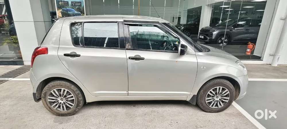 Maruti Suzuki Swift 2005 Petrol 146000 Km Driven