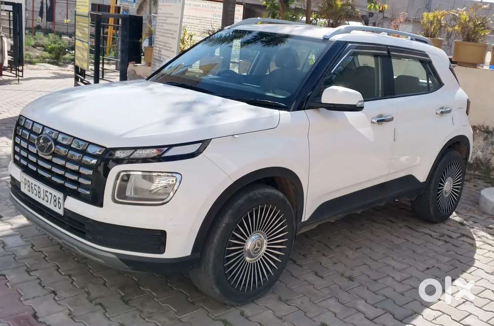 Hyundai Venue 2024 Diesel 40000 Km Driven