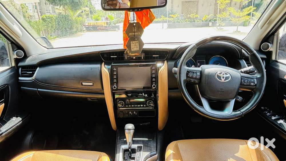 Toyota Fortuner Legender