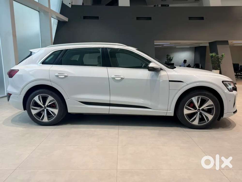 Audi Q8 E-tron, 2023, Electric