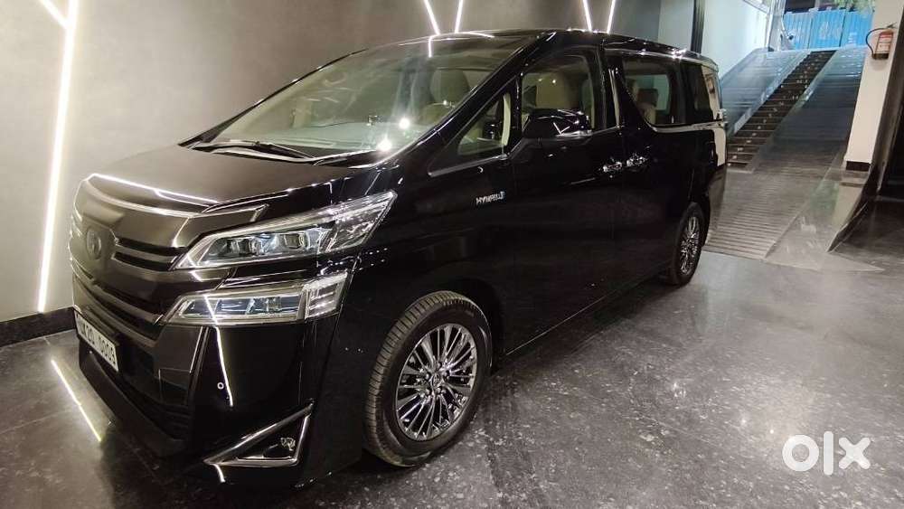 Toyota Vellfire 2.5 Executive Lounge, 2022, Petrol