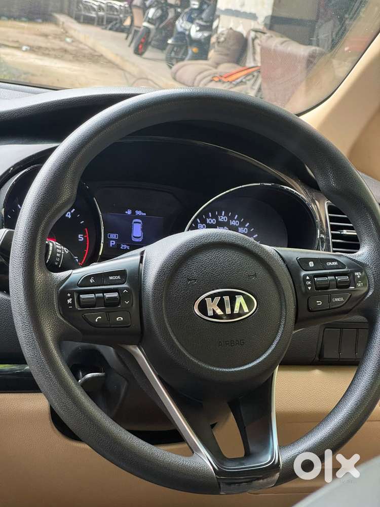 Kia Carnival Premium, 2021, Diesel
