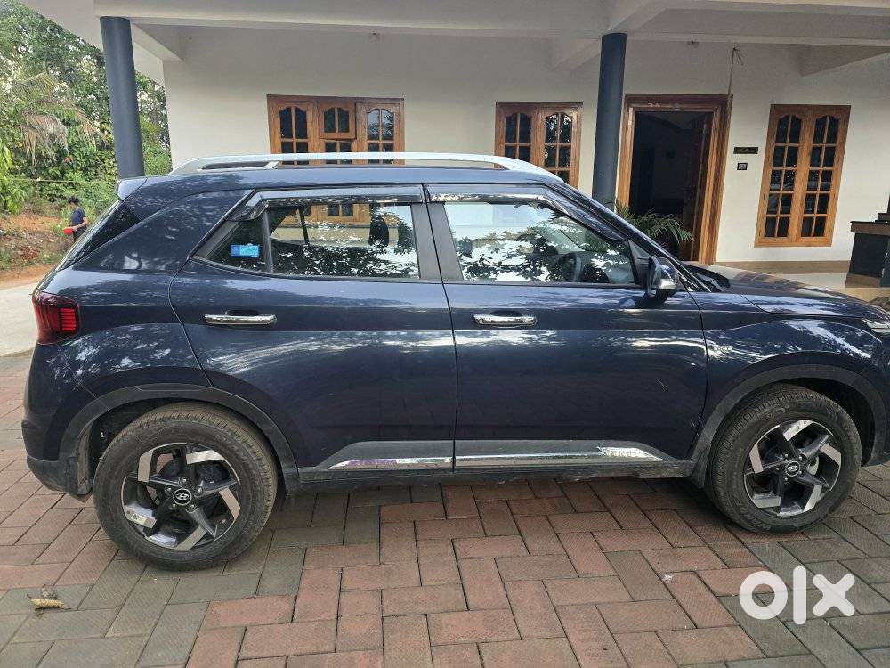 Hyundai Venue Sx+ At, 2022, Petrol