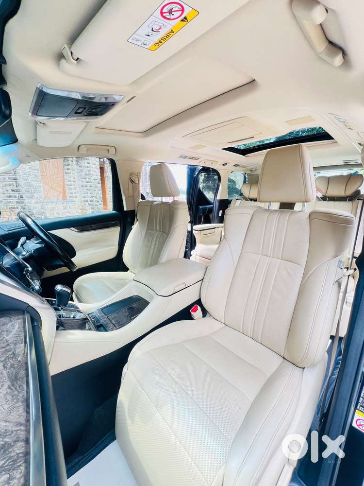 Toyota Vellfire 2.5 Executive Lounge, 2020, Cng & Hybrids
