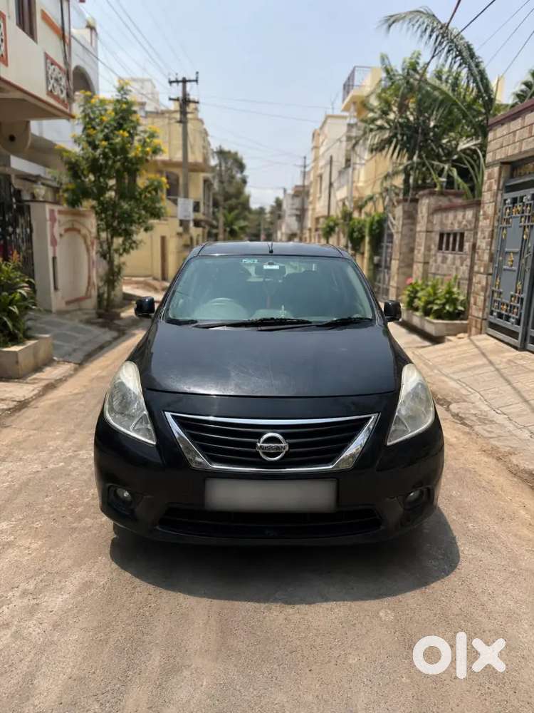 Nissan Sunny 2012