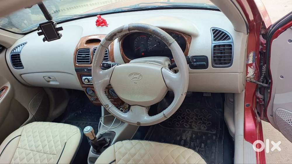 Hyundai Accent 2011 Red