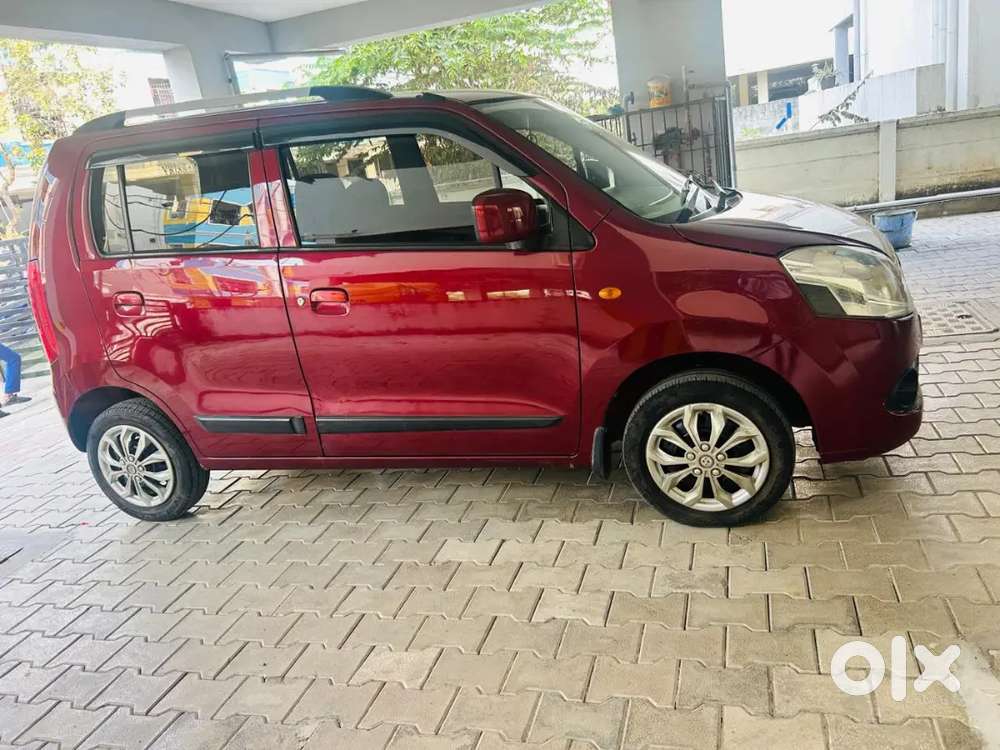 Showroom Quality M.wagonr2011,2nd Own,maroon Color,very Good Condition
