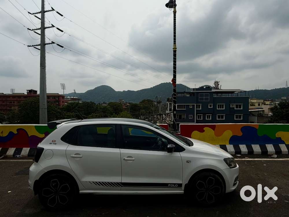Volkswagen Polo 2016 Petrol Genuine, 90,000 Km Company Service Driven