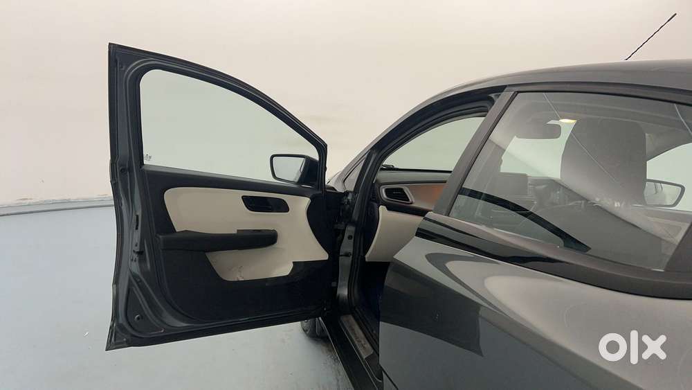 Tata Altroz 1.2 Xt, 2022, Petrol