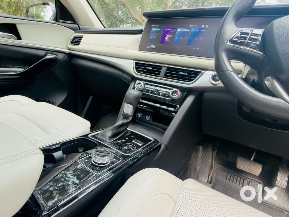 Mahindra Xuv700 2.2 Ax 7 Diesel At Luxury Pack Str, 2025, Diesel