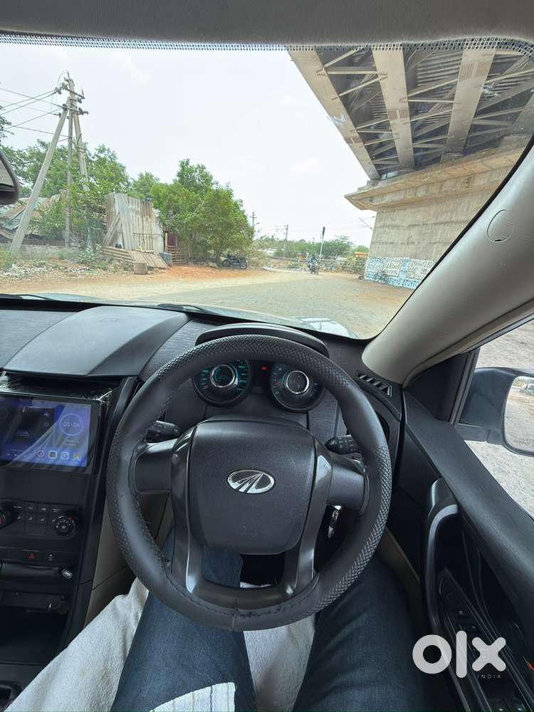 Mahindra Xuv500 Showroom Maintain