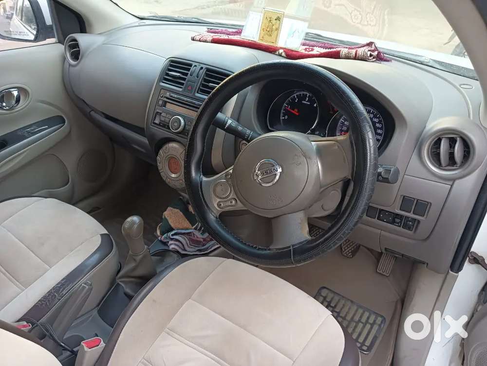 Nissan Sunny 2012