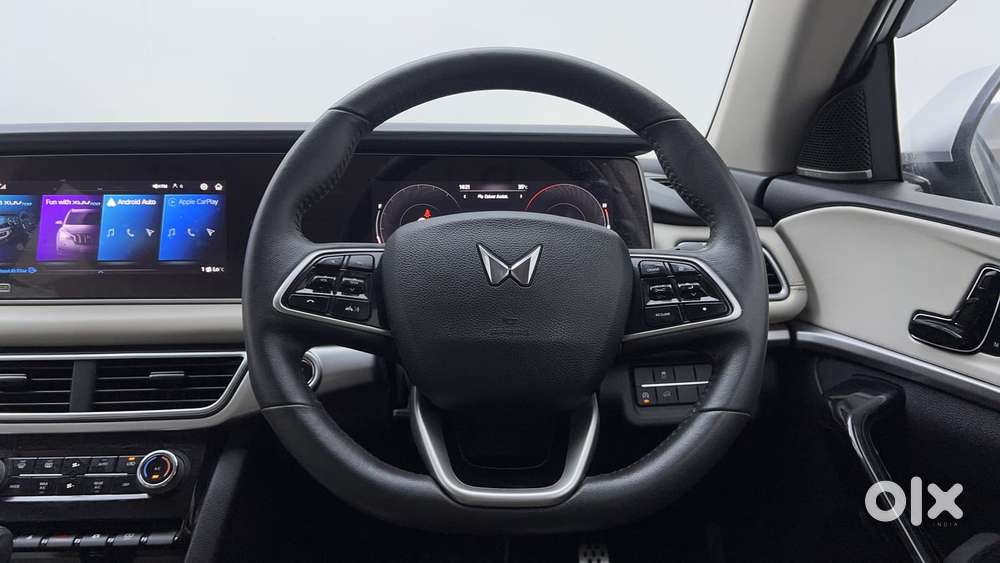 Mahindra Xuv700 2.0 Ax 7 Petrol At Luxury Pack Str, 2023, Petrol