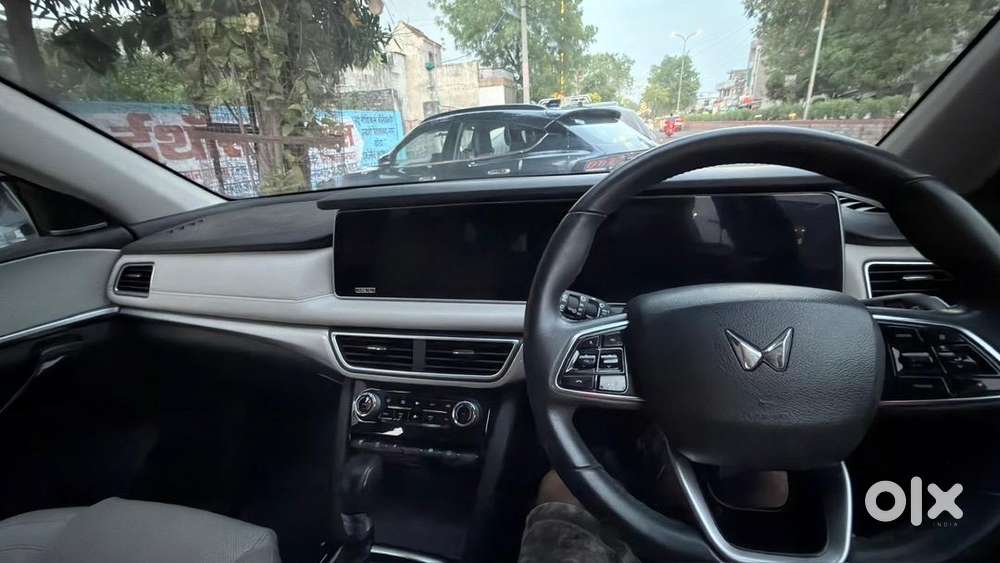 Mahindra Xuv700 2021 Petrol Well Maintained