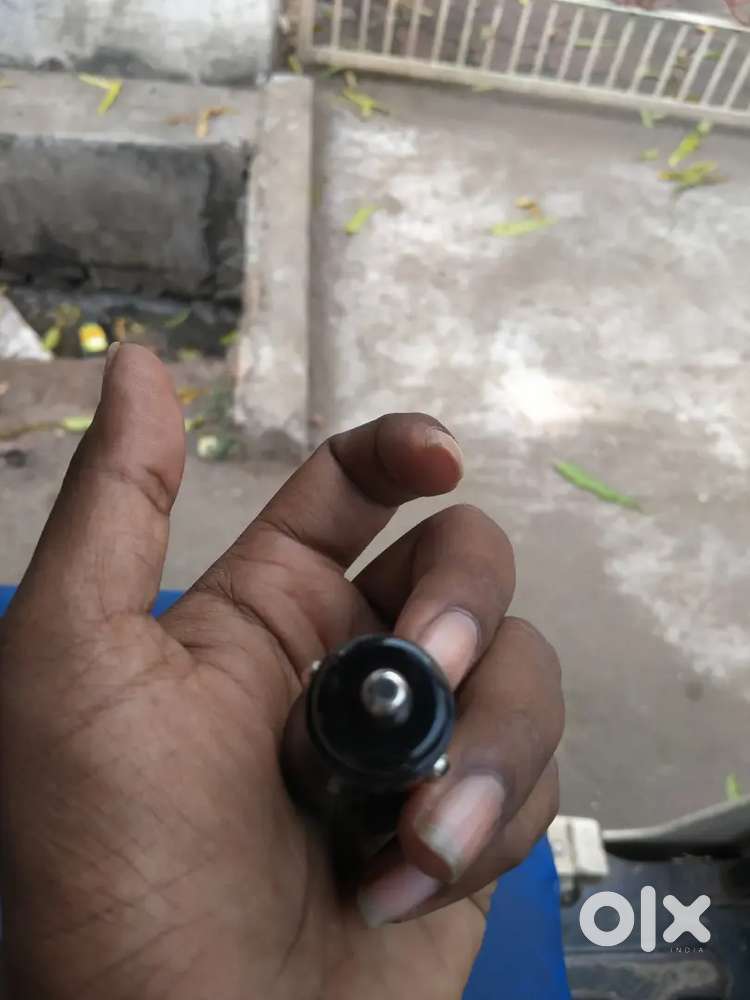 Car auto me lgne wala charger h 2 din hua h liye