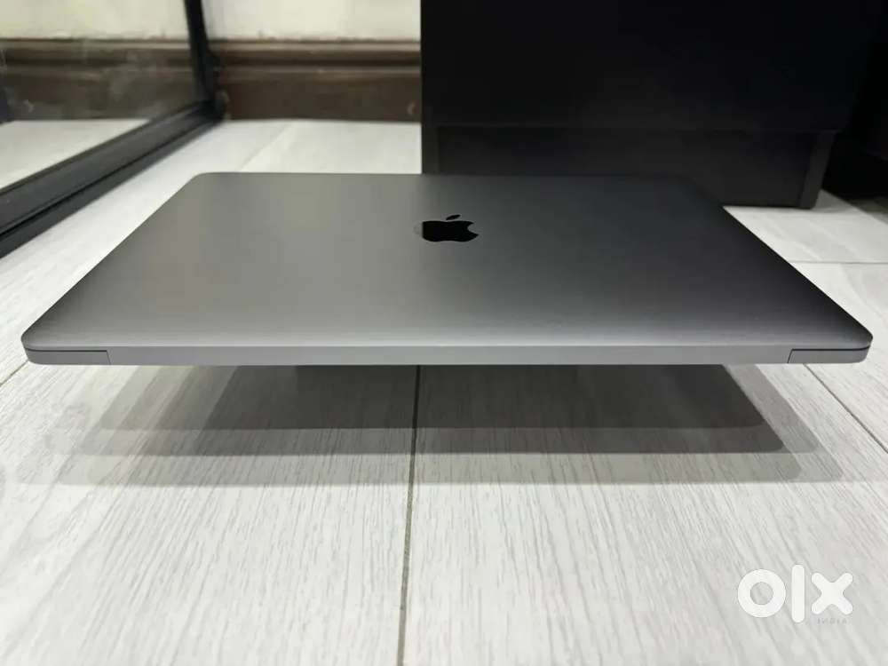 Apple MacBook Pro 13.3” Retina 2020 - 256GB SSD 8GB Ram 8C CPU 8C