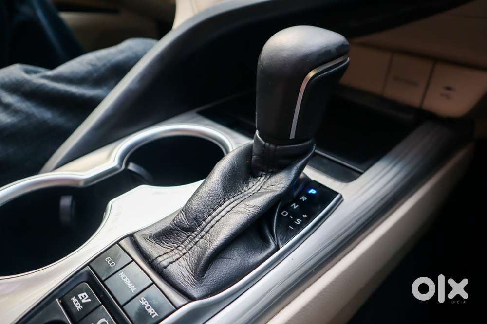 Toyota Camry Hybrid, 2019, Petrol