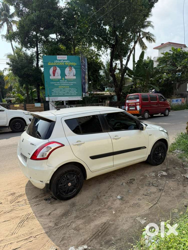 Maruti Suzuki Swift Petrol 2012
