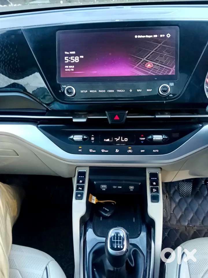 Kia Carens 1.4 Luxury Plus 6 Str, 2022, Petrol