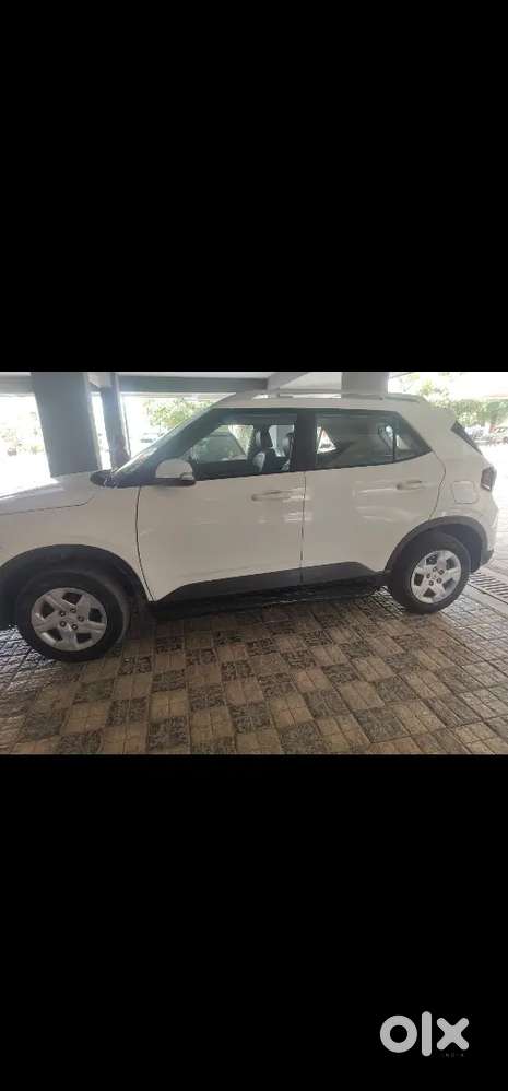 Hyundai Venue 2022 Petrol Well Maintained