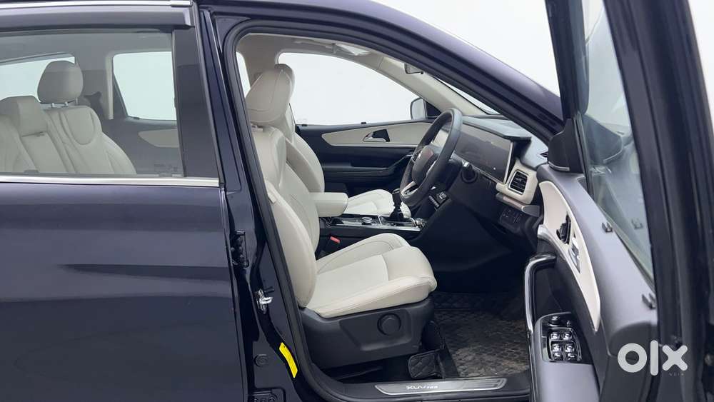 Mahindra Xuv700 2.2 Ax 7 Diesel Mt Luxury Pack Str, 2023, Diesel