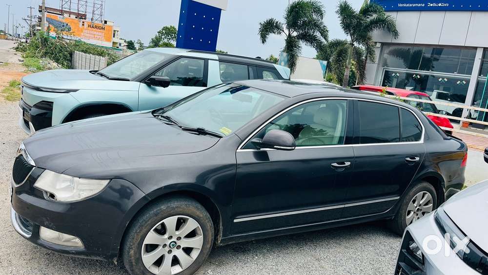 Skoda Superb Petrol 2011