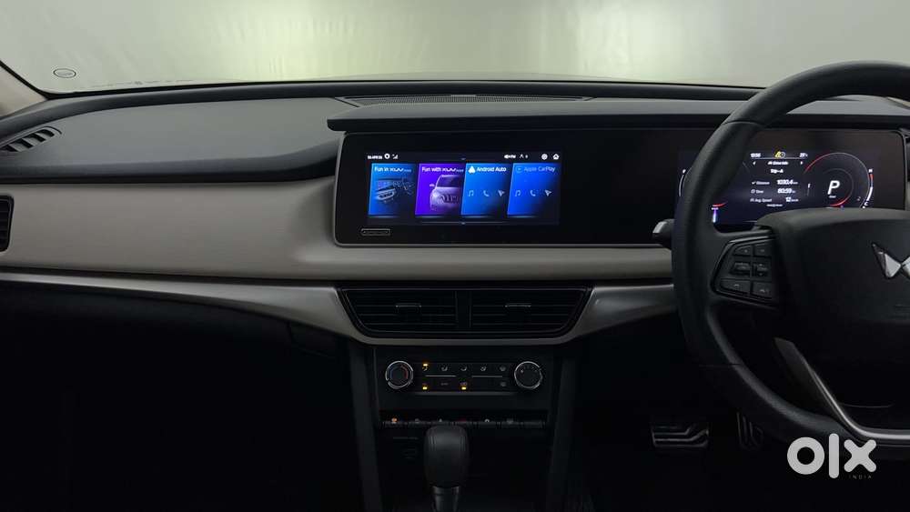 Mahindra Xuv700 2.0 Ax 5 Petrol At Str, 2023, Petrol