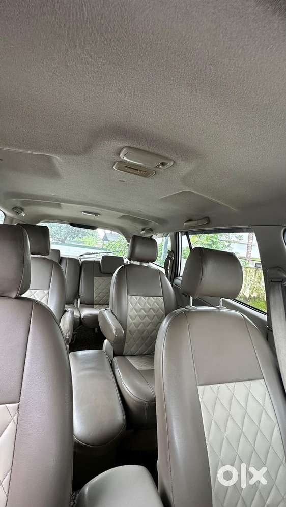 Toyota Innova Petrol 2011