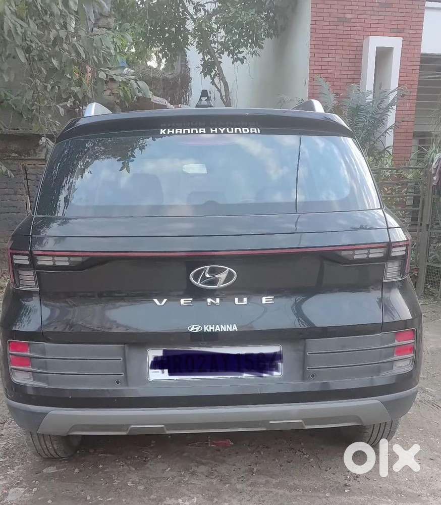 Hyundai Venue 2023 Petrol Well Maintained