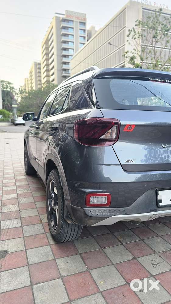 Hyundai Venue Petrol Automatic 2021