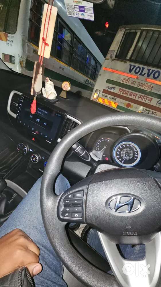 Hyundai Venue 2022 Petrol 14000 Km Driven