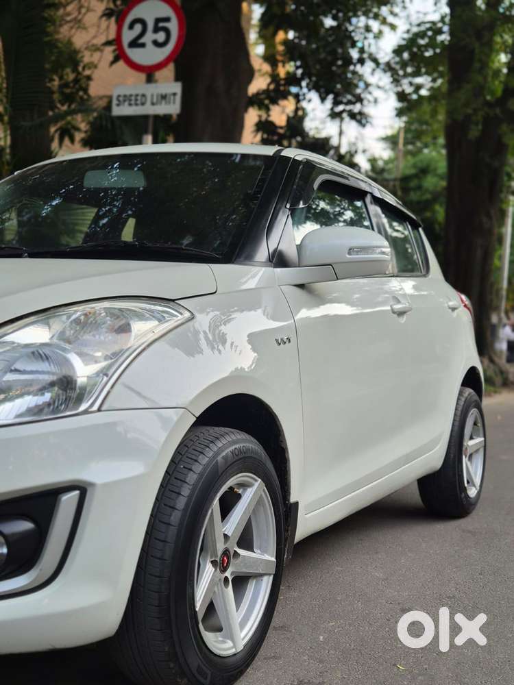 Maruti Suzuki Swift Vxi 1.2 Abs Bs-iv, 2015, Petrol