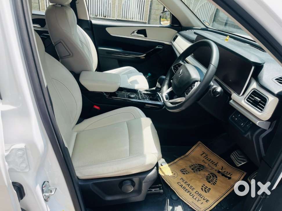 Mahindra Xuv700 2.2 Ax 7 Diesel At Luxury Pack Str Awd, 2023, Diesel