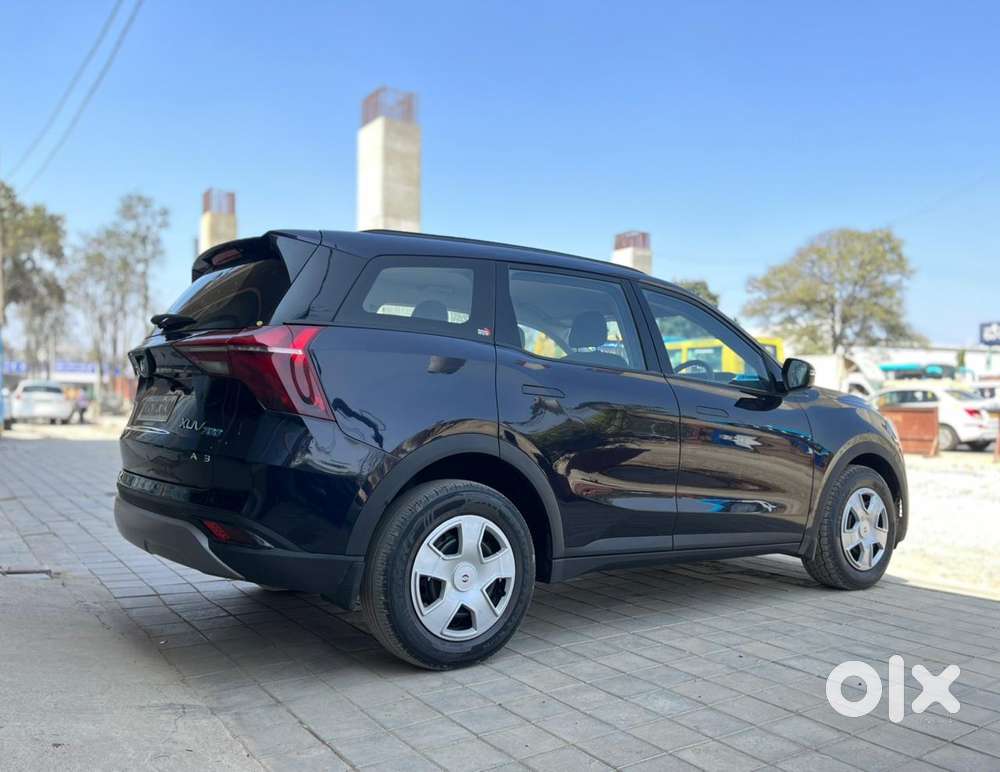 Mahindra Xuv700 2.0 Ax 3 Petrol Mt 5 Str, 2022, Petrol