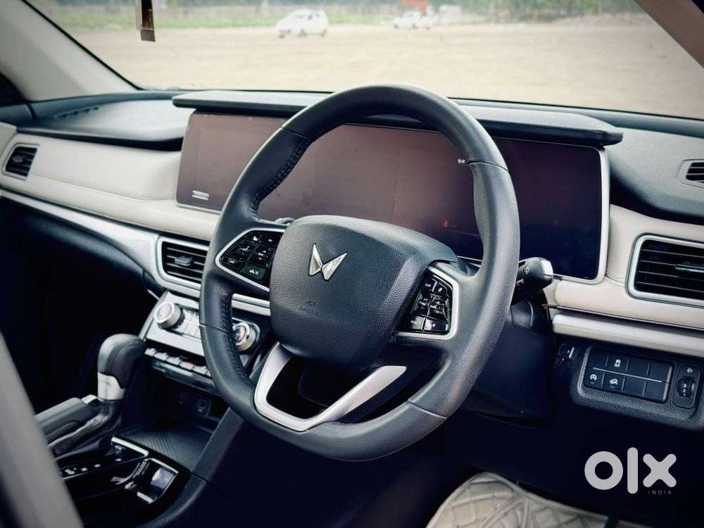 Mahindra Xuv700 2.0 Ax 7 Petrol At Str, 2024, Petrol