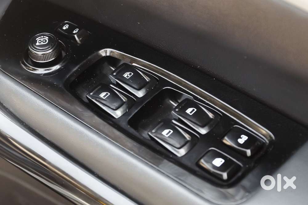 Mahindra Xuv700 2.0 Ax 7 Petrol At Luxury Pack Str, 2023, Petrol