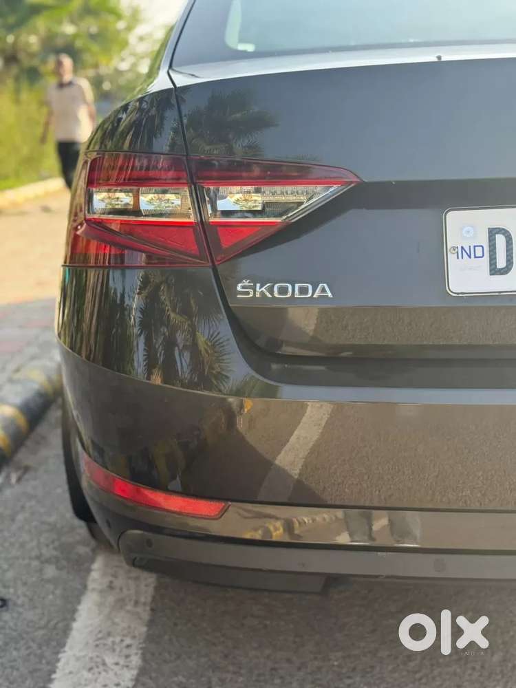 Skoda Superb [2014-2016] 1.8 Style Tsi At, 2018, Petrol